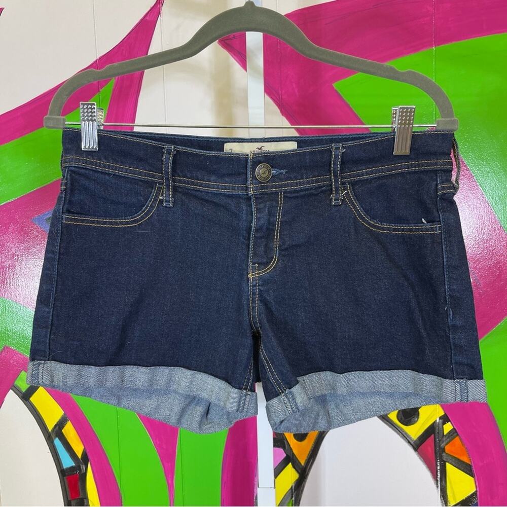 Hollister Midi Short. Dark Wash. Size 7. In excellent condition!